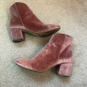 Velvet Ankle Boots in Pink Steve Madden Blush Velvet Size 7